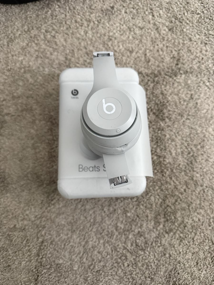 Beats Solo 4 Wireless On-Ear Headphones - White with Original Box