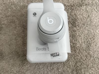 Beats Solo 4 Wireless On-Ear Headphones - White with Original Box
