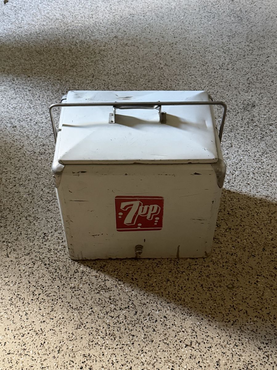 Vintage Antique 7up Ice Chest CoolerMetal w Tray