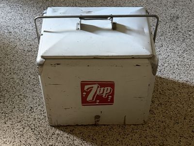 Vintage Antique 7up Ice Chest CoolerMetal w Tray