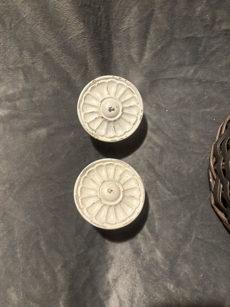 Set Of 2 White Knobs