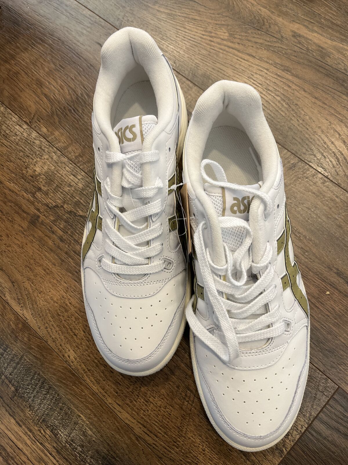 Brand new ASICS sneakers – never worn