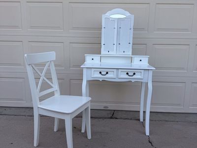 Elegant White Vanity Desk with Tri-Fold Mirror and Matching Chair - Perfect for Bedroom or Dressing Area