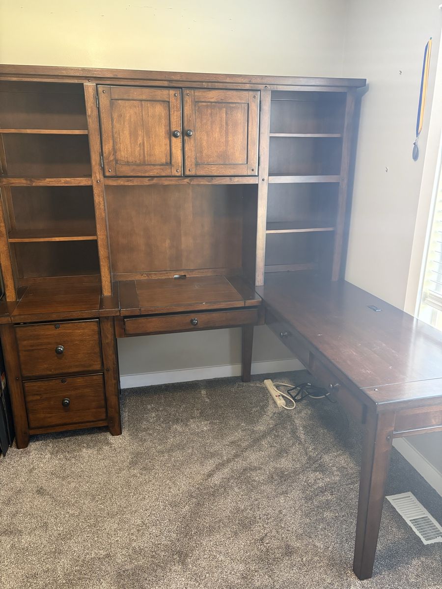 Beautiful L-Shaped Executive Desk with Matching Hutch – Solid, Heavy-Duty Construction