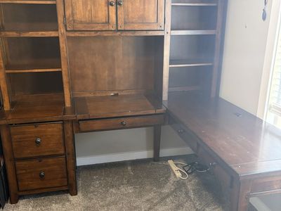 Beautiful L-Shaped Executive Desk with Matching Hutch – Solid, Heavy-Duty Construction