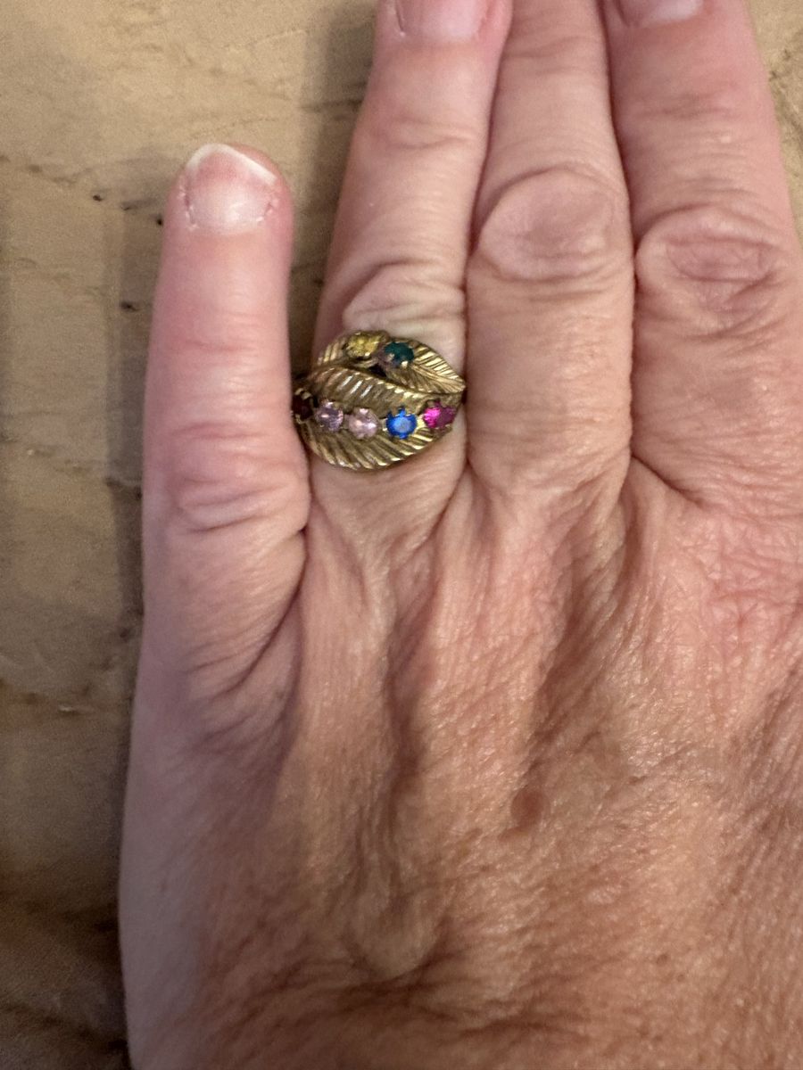 Vintage Gold Tone Leaf Cluster Ring with Multi-Colored Rhinestones