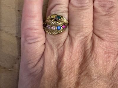 Vintage Gold Tone Leaf Cluster Ring with Multi-Colored Rhinestones