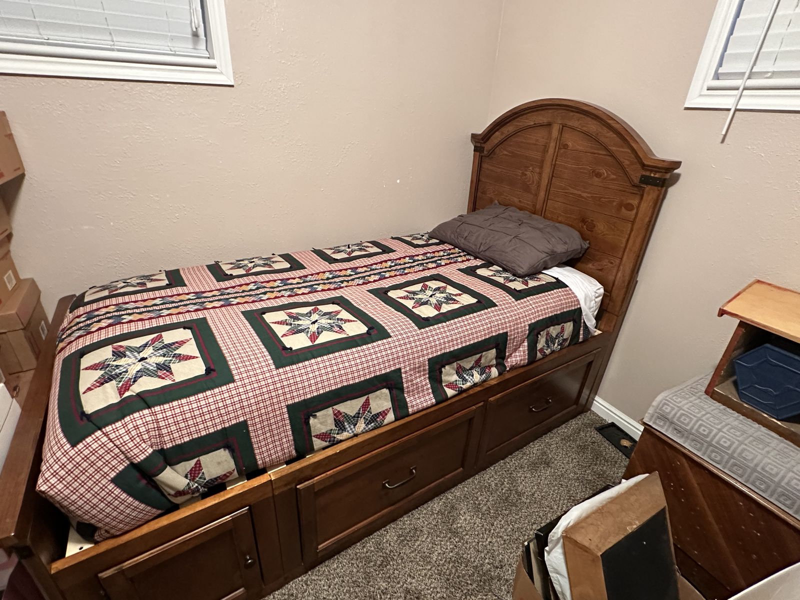 Beautiful Wooden Twin Bed w/Drawers