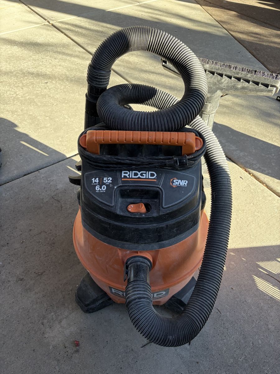 RIDGID 14 Gal. 6.0 Peak HP Wet/Dry Shop Vacuum with Detachable Blower & Accessories