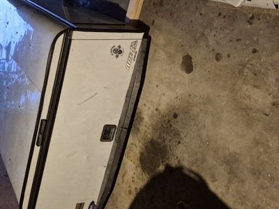 A R E utility bed