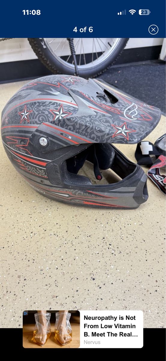 Red & Black Full-Face Helmet with Star Graphic Design