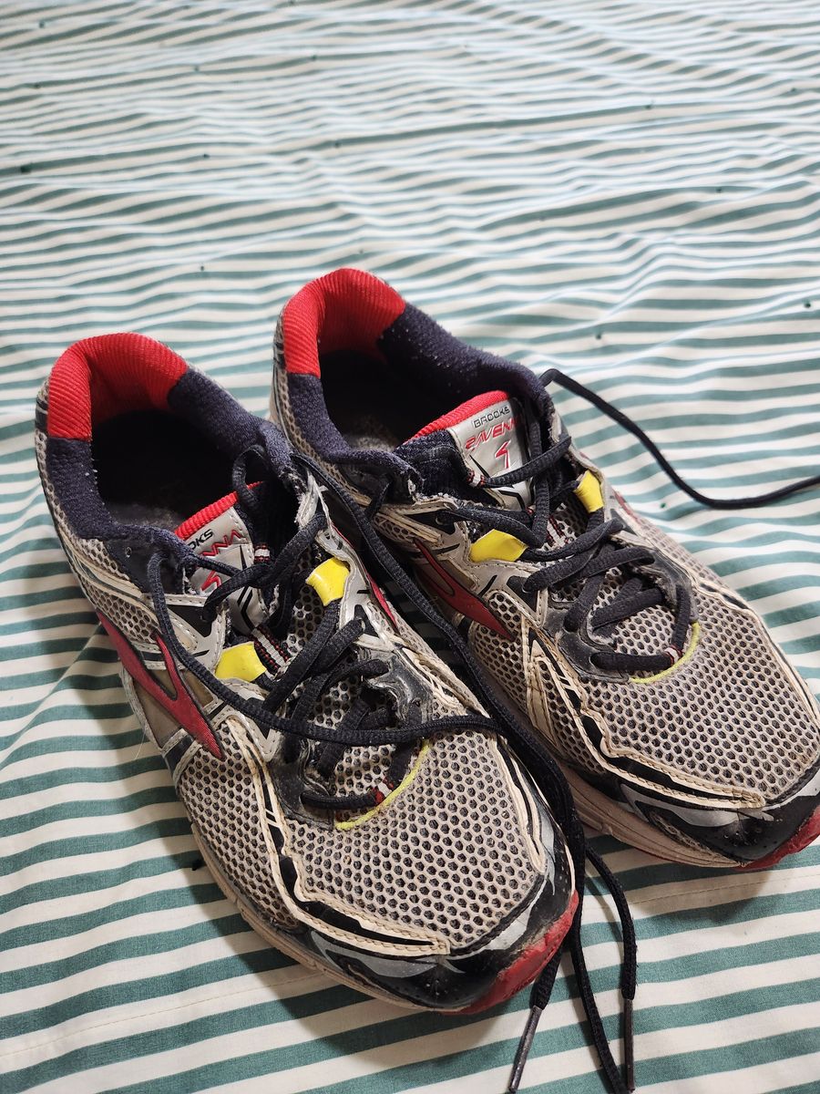 Brooks men's shoes size 10