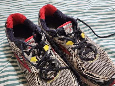 Brooks men's shoes size 10