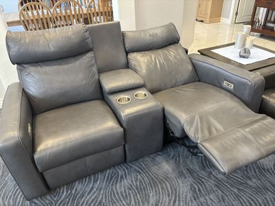 Dual leather recliner loveseat