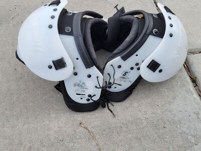 football shoulder pads 60-75lbs