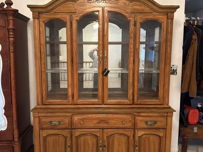China hutch, in excellent condition, we are moving