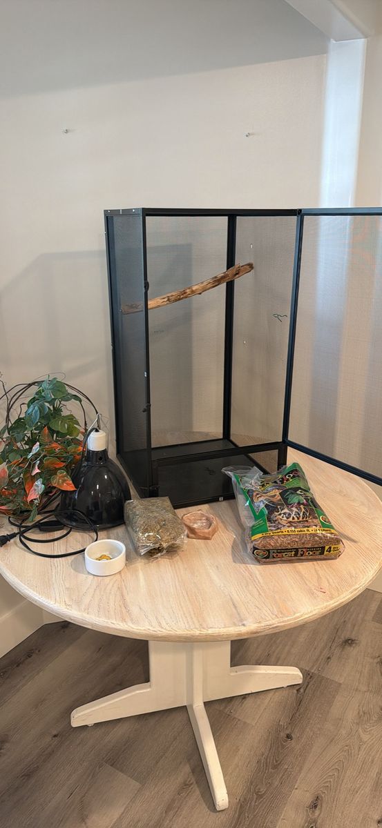 Zoo Med Reptibreeze reptile cage. Perfect condition.