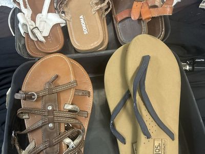 Size 5 female flip flops