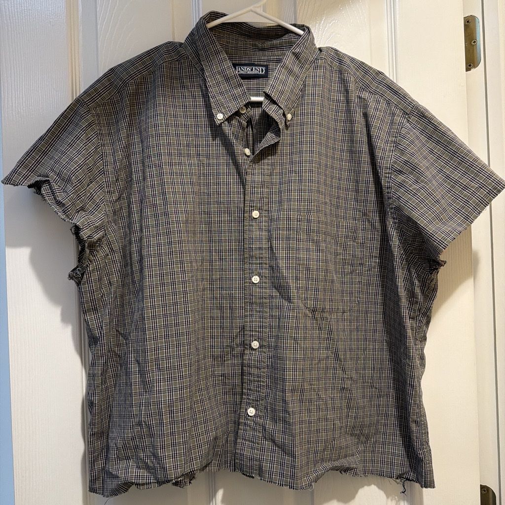 Cropped Lands' End Men's XL Plaid Short Sleeve Button-Up Shirt, Regular Fit, Made in Philippines