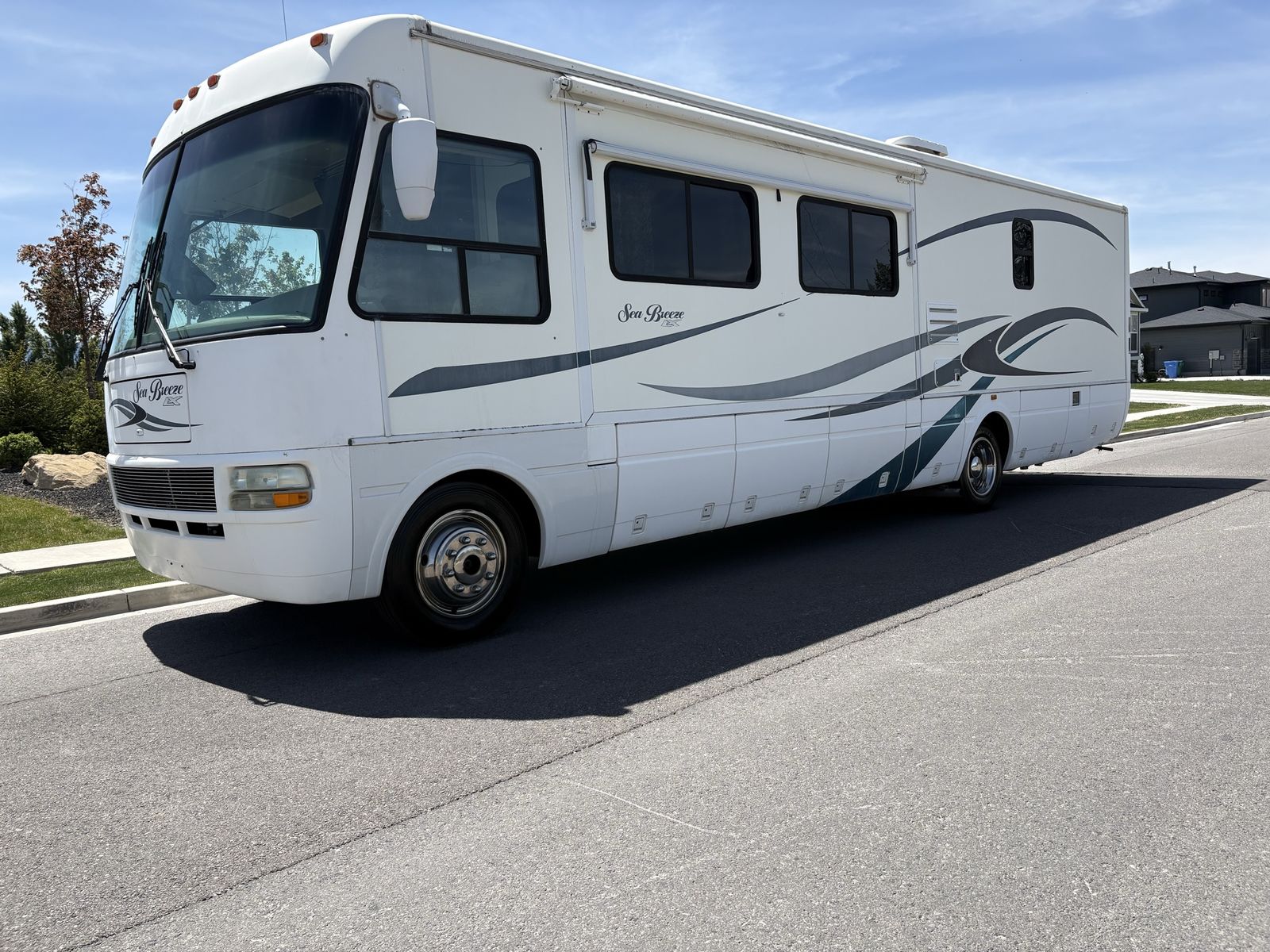 2003 Seabreeze 37 triple slide runs and drives exc