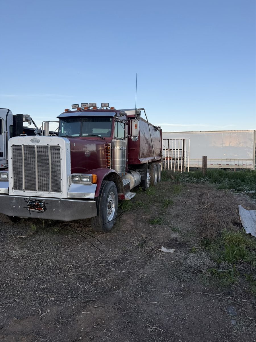 Dump Truck 2002 Peterbilt 379
