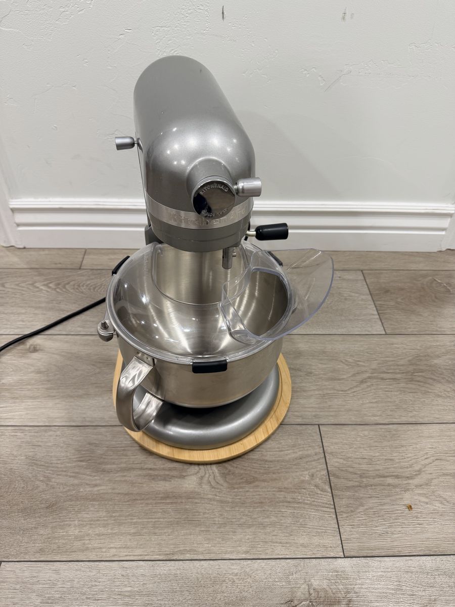 KitchenAid Mixer w/Bowl & All Attachments