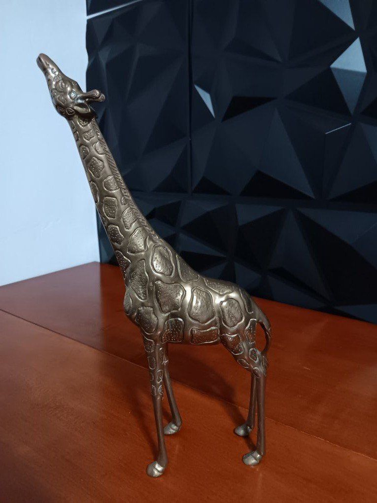Vintage Brass Giraffe Sculpture. 
Dimensions: 16"