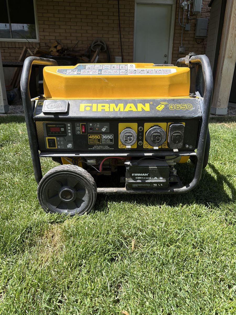 FIRMAN 3650 4550W Portable Gas Generator 208cc Engine - Reliable Power for Home or Job Site
