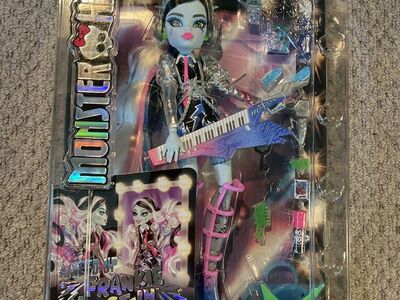 Monster High Amped Up Frankie