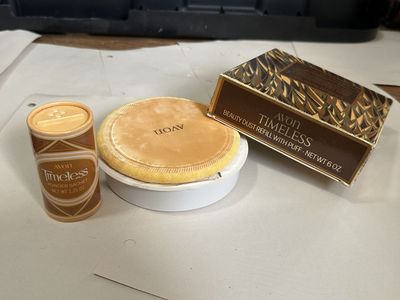 Avon Timeless dust refill with puff