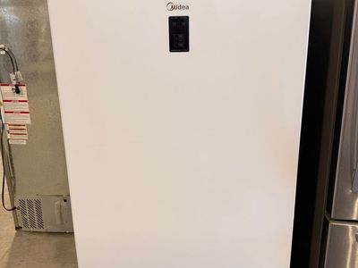 Midea 17 cu. ft. Garage Ready Frost-Free Freezer!