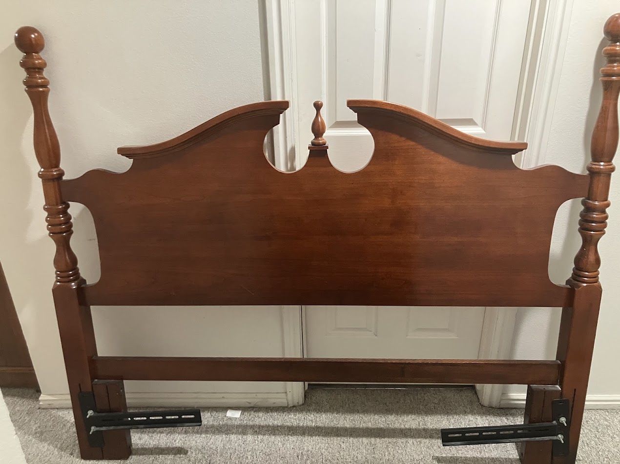 QUEEN SIZE BED - 4 piece set