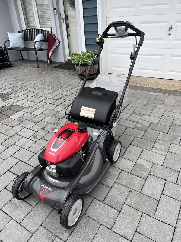Honda HRX 217 Lawn Mower, Like New!