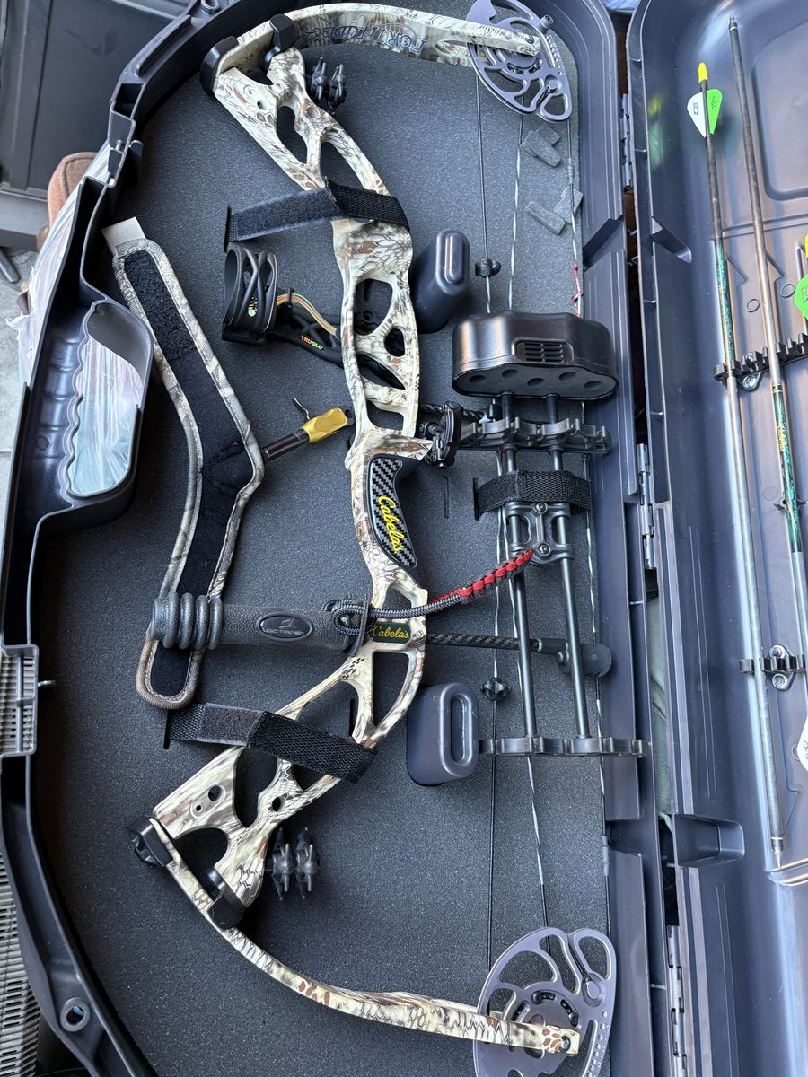 Cabela's Fortitude Compound Bow Package with Plano Hard Case, Quiver, & Arrows