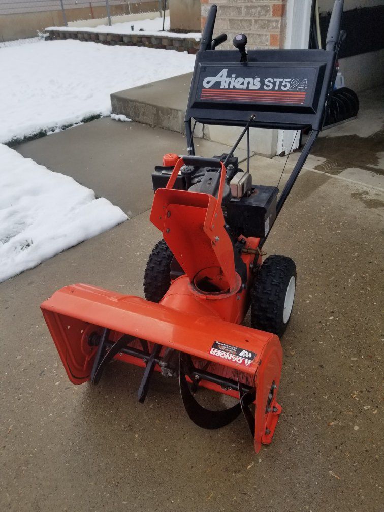 Ariens ST524 5HP 24" Two-Stage Gas Snow Blower - Well-Maintained & Ready for Snow 120 Volt AC Electric Start