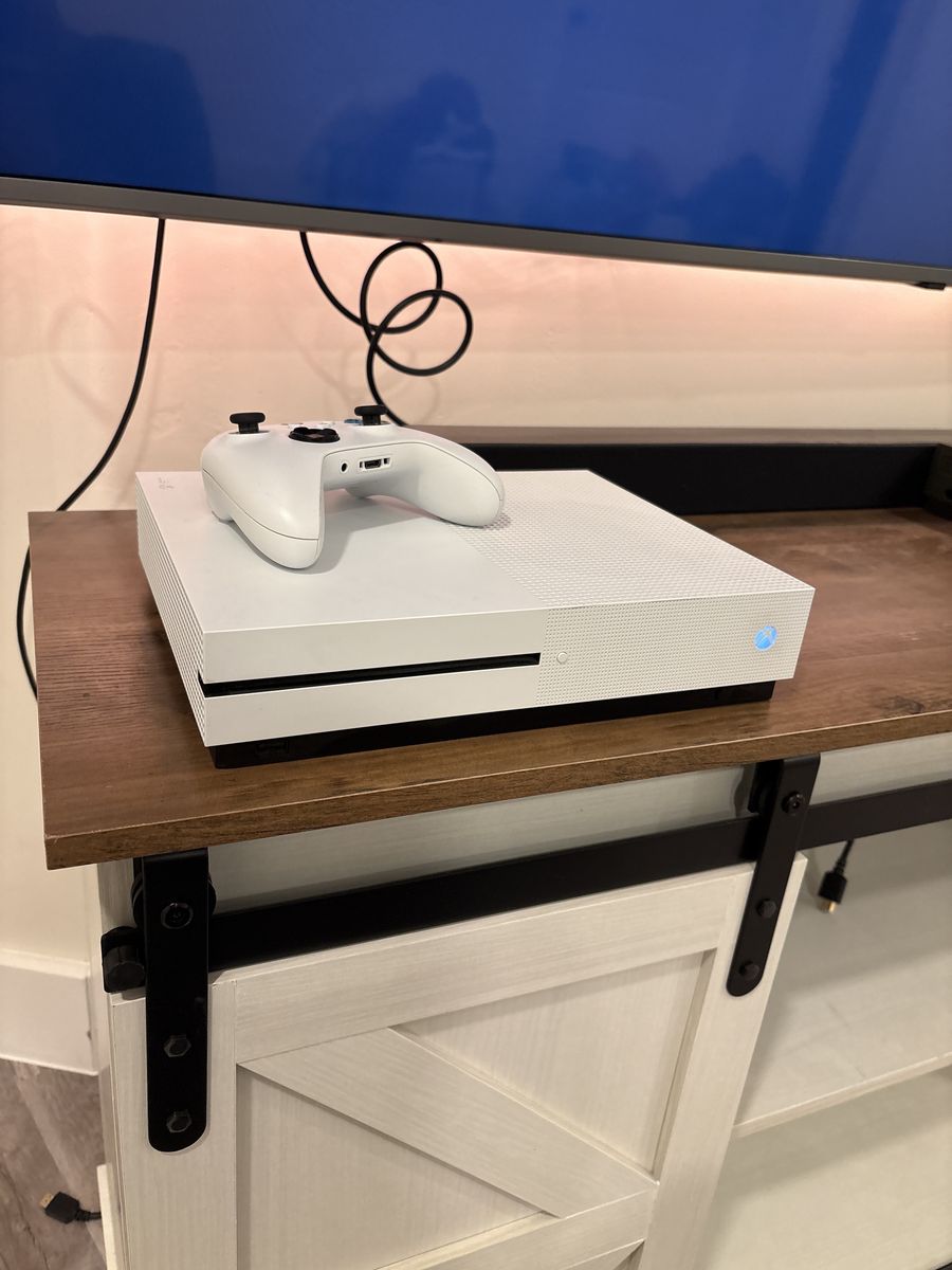 Xbox One S With Controller