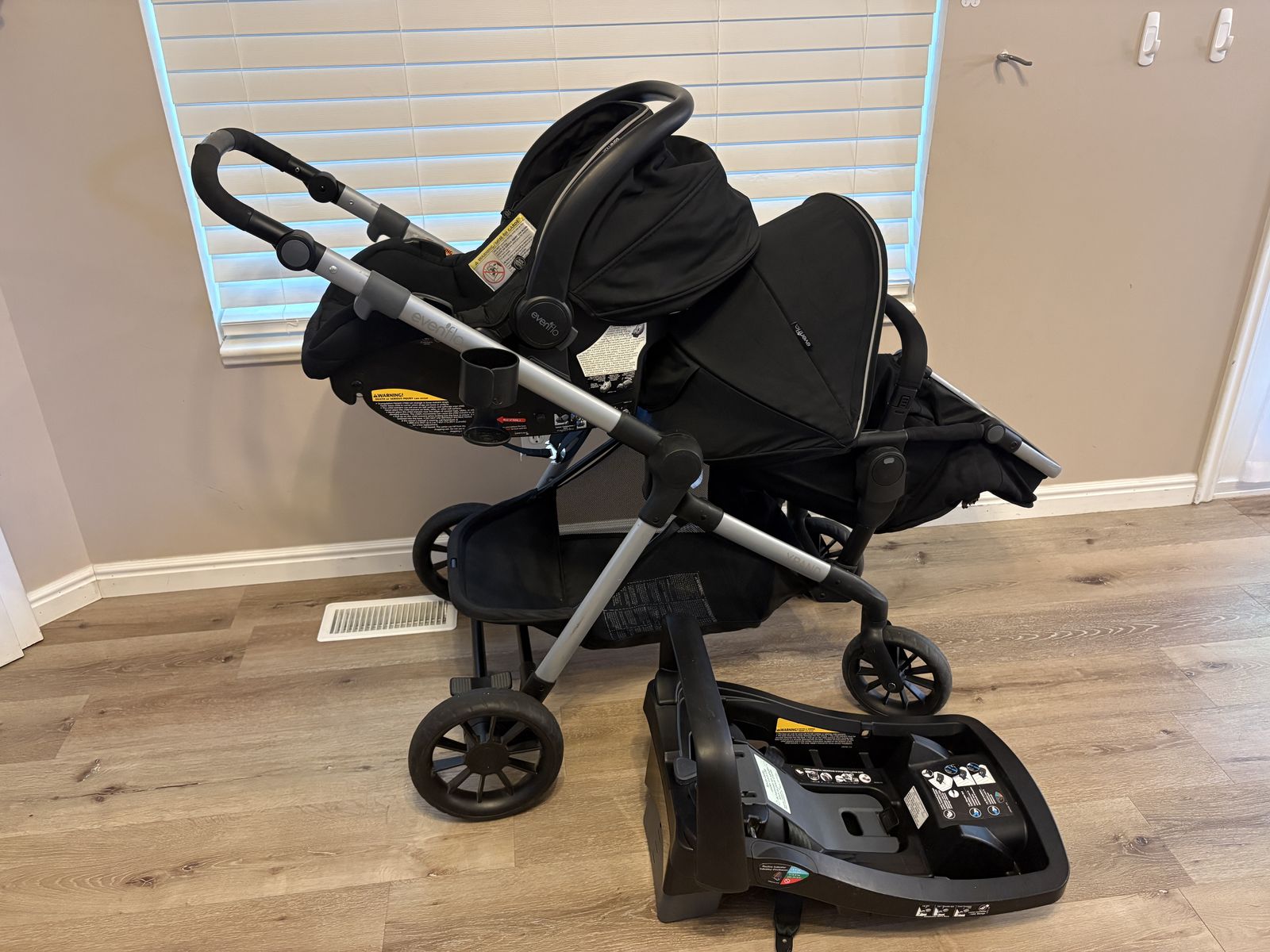 Evenflo Pivot Xpand Modular Travel System – Stroller, Car Seat & Base – $250