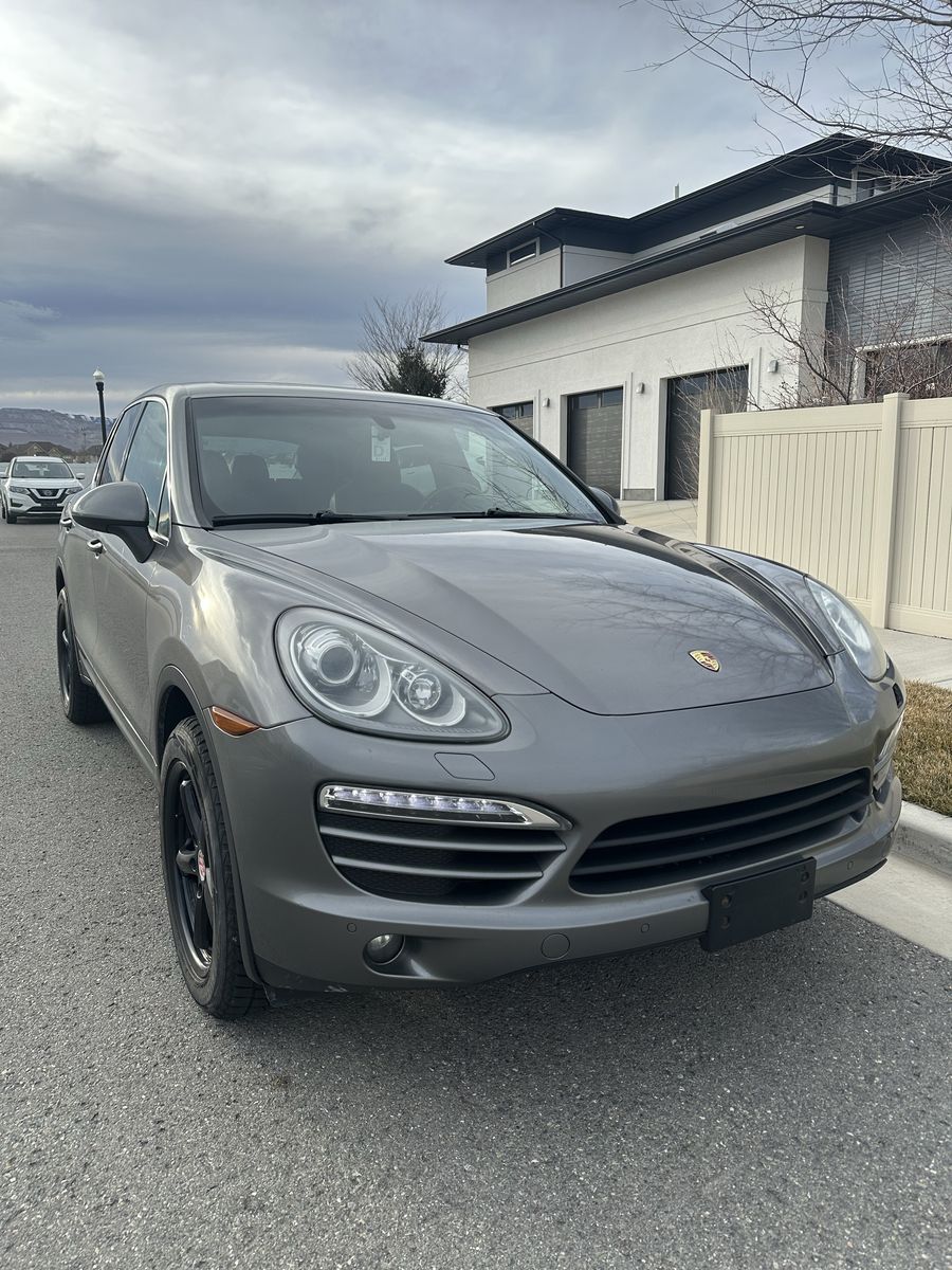 2012 PORSCHE CAYENNE Base