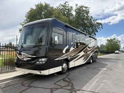 2016 Coachmen Sportscoach Cross Country 390FK Diesel Pusher – 2,500 Miles