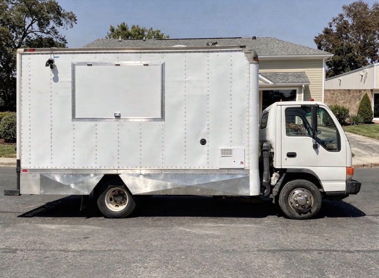 Turnkey Food Truck for Sale: Fully Equipped Isuzu NPR with New Engine – Ready to Go for $40,000