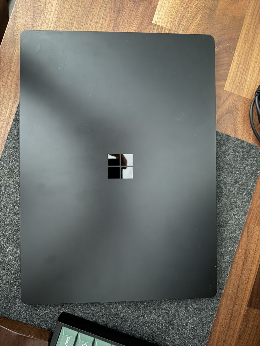 Microsoft Surface Laptop 3 13.5" i5-1035G7 8GB RAM 238GB SSD Windows 11 Home Black