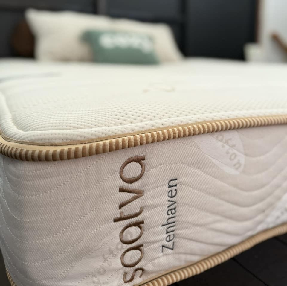 Queen Mattress, Organic Latex, Like New, Saatva Zenhaven, Firmness: Firm and Medium Firm