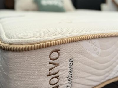 Queen Mattress, Organic Latex, Like New, Saatva Zenhaven, Firmness: Firm and Medium Firm