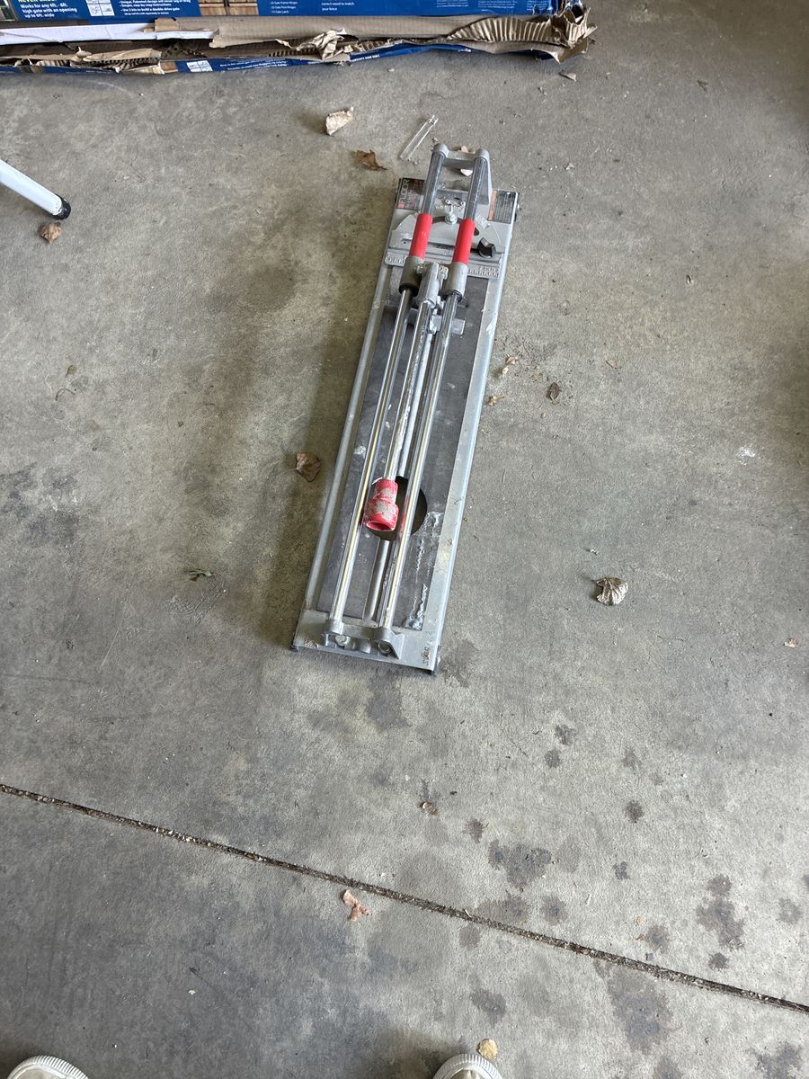 Tile cutter