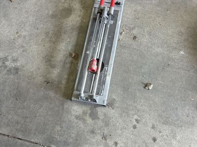 Tile cutter