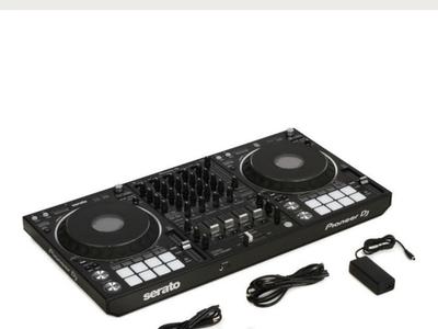 Pioneer DJ DDJ-1000SRT 4-deck Serato DJ Controller and 2 JBL studio Monitors