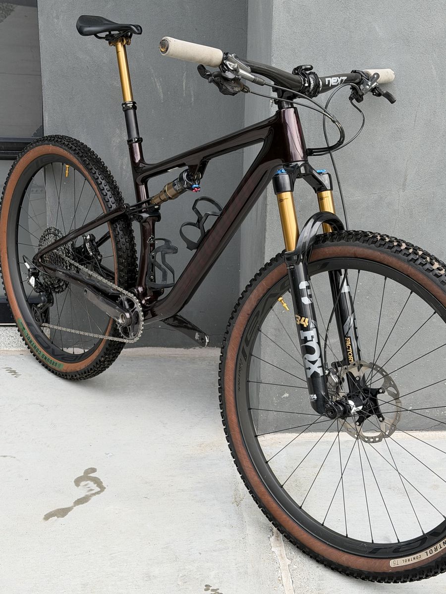2022 Epic EVO Pro Large (29er- CARBON FRAME)