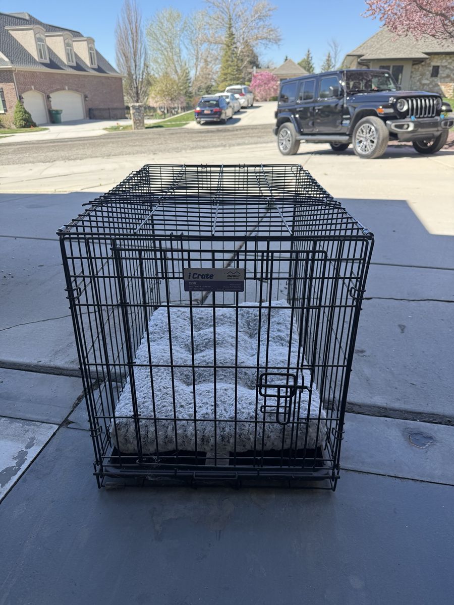 Dog Crate (30") w/ Soft Bed – MidWest iCrate – Great Condition