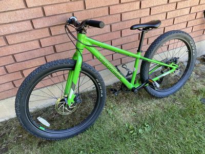 Cannondale Cujo kids Mountain Bike - Green - Disc Brakes, 24 x 2.6 inch tires. Size small(?)