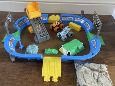 Monster Jam Monster Dirt Arena Playset